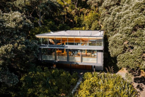 Kawakawa House - Piha Holiday Home